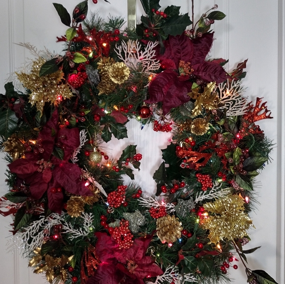 Custom Handcrafted Elegant One of a Kind Lighted Wreath - Picture 3 of 13